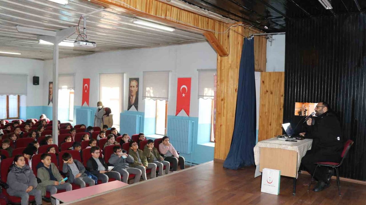 Oltu'da ilkokul öğrencilerine verem farkındalık eğitimi