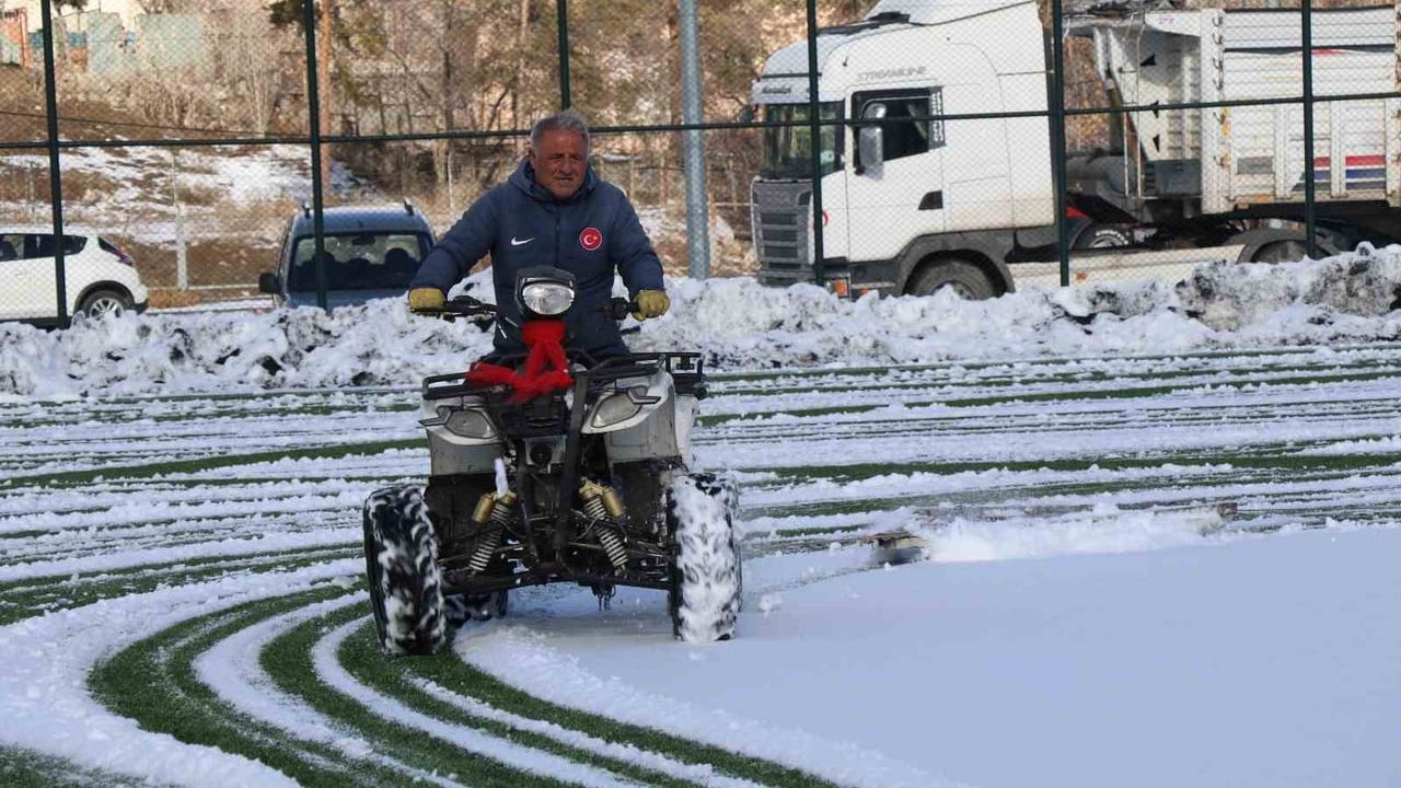 Oltu Stadyumu'nun Bakımı 40 Yıldır İbrahim Kara'nın