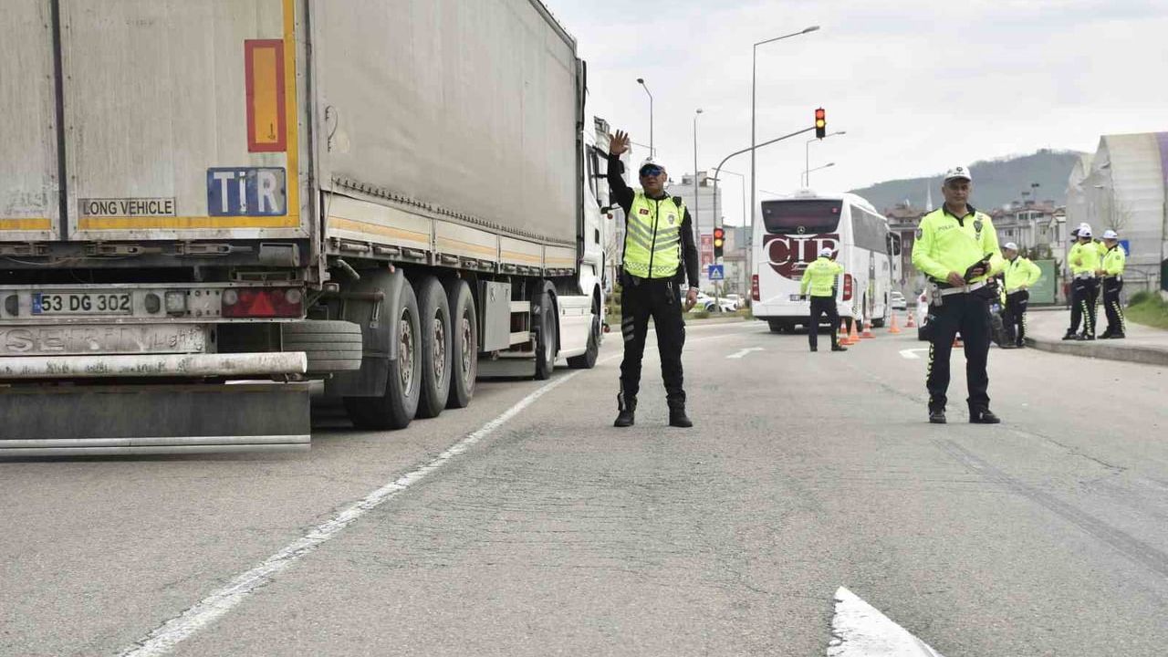 Ordu’da bir haftada 12 bin 410 araç denetlendi: Binlerce sürücüye işlem uygulandı