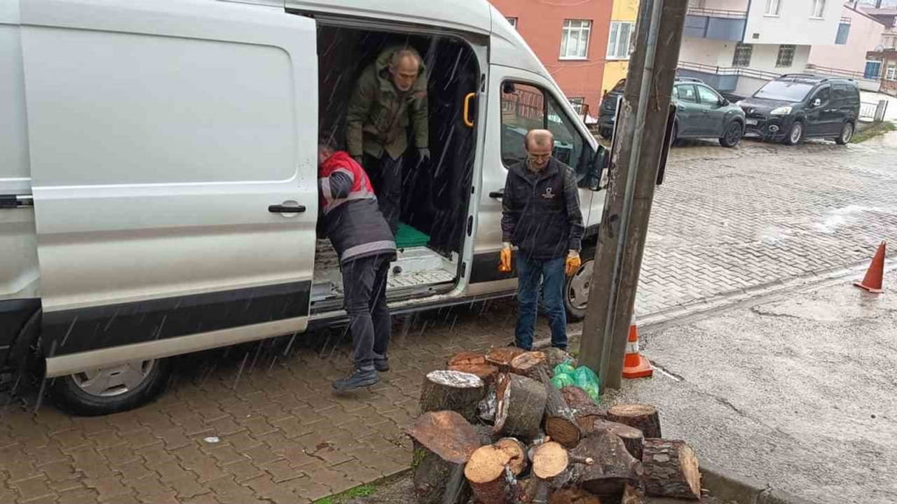 Ordu'da ihtiyaç sahiplerine günlük sıcak yemek ve yakacak desteği