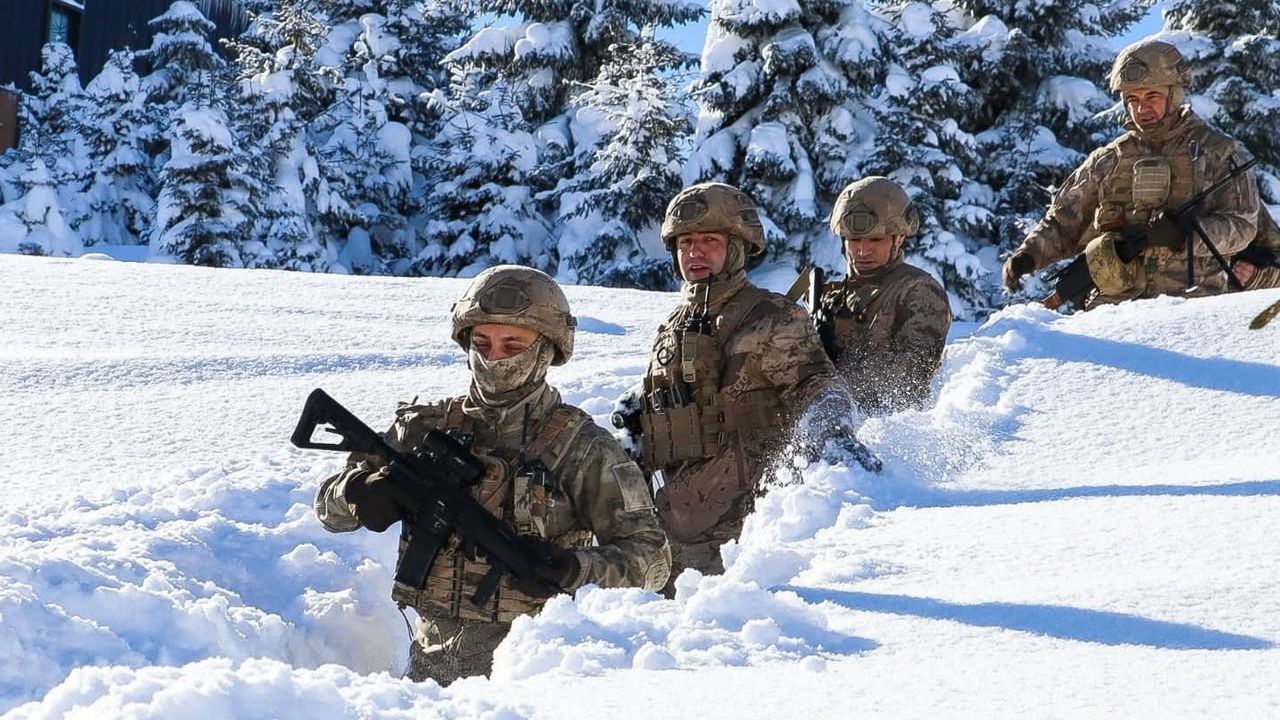 Ordu'da jandarmadan kar altında arama-kurtarma tatbikatı