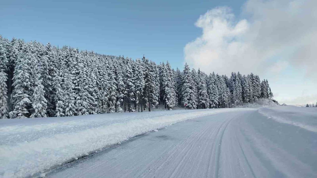 Ordu'da Kabadüz-Çambaşı yolunda tipi nedeniyle trafik durduruldu