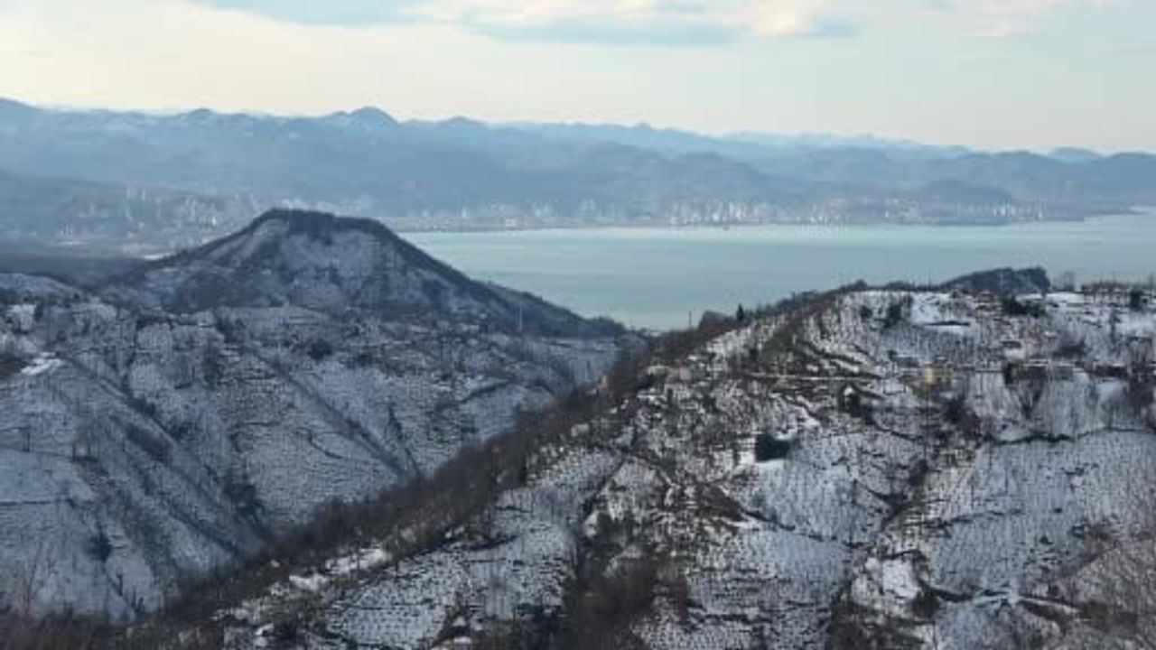 Ordu yükseklerinde kar manzaraları, sahilde sıcaklık 13°C'ye ulaştı