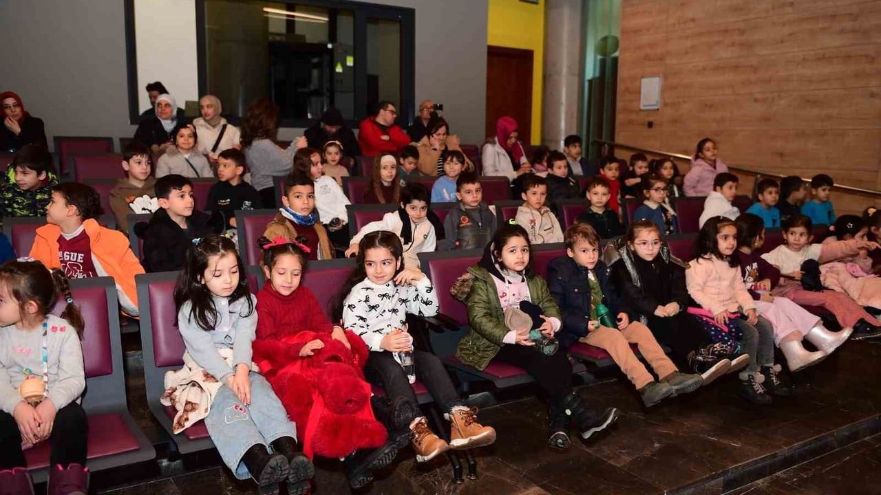 Osmangazi’de Karagöz Oyunu Çocuklarla Yeniden Hayat Buldu