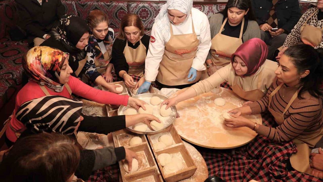 Osmangazi'de Miraç Kandili'nde 600 yıllık 'bereket' ekmeği yaşatıldı