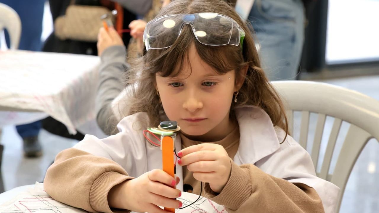 Osmangazi'de Sömestr Bilim Şenliği: Çocuklar Bilimle Buluştu