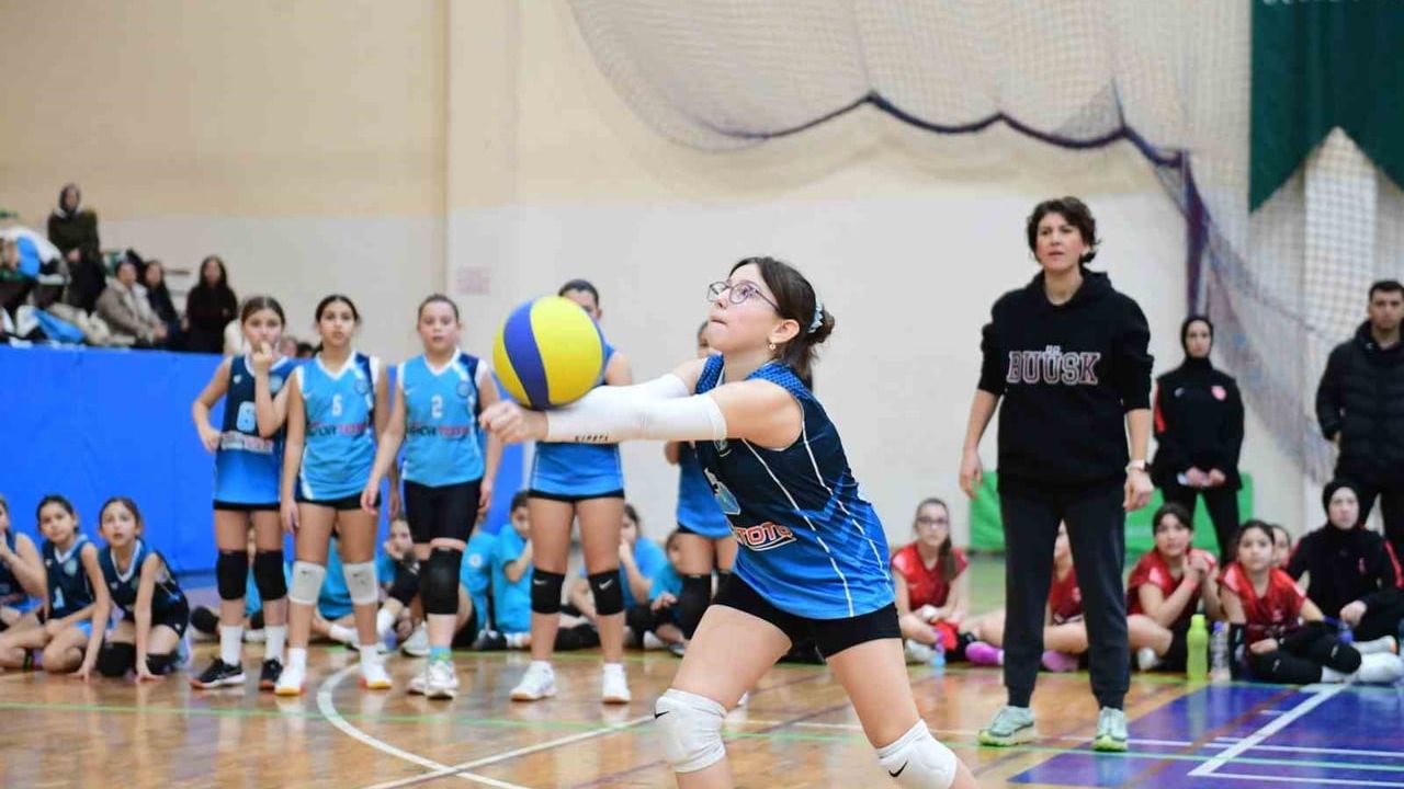 Osmangazi Mini Voleybol Turnuvası'nda ödüller sahiplerini buldu