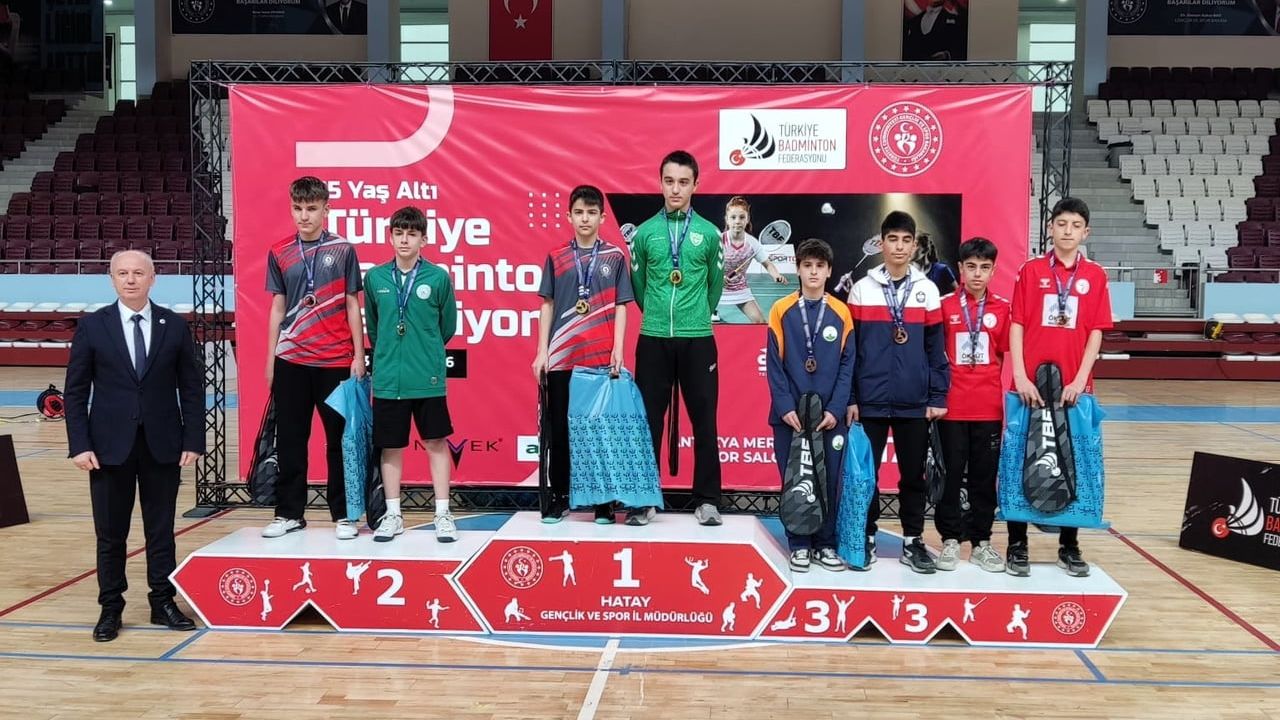 Osmangazili badmintoncular Hatay’daki 15 Yaş Altı Türkiye Şampiyonası’nda kürsüye çıktı