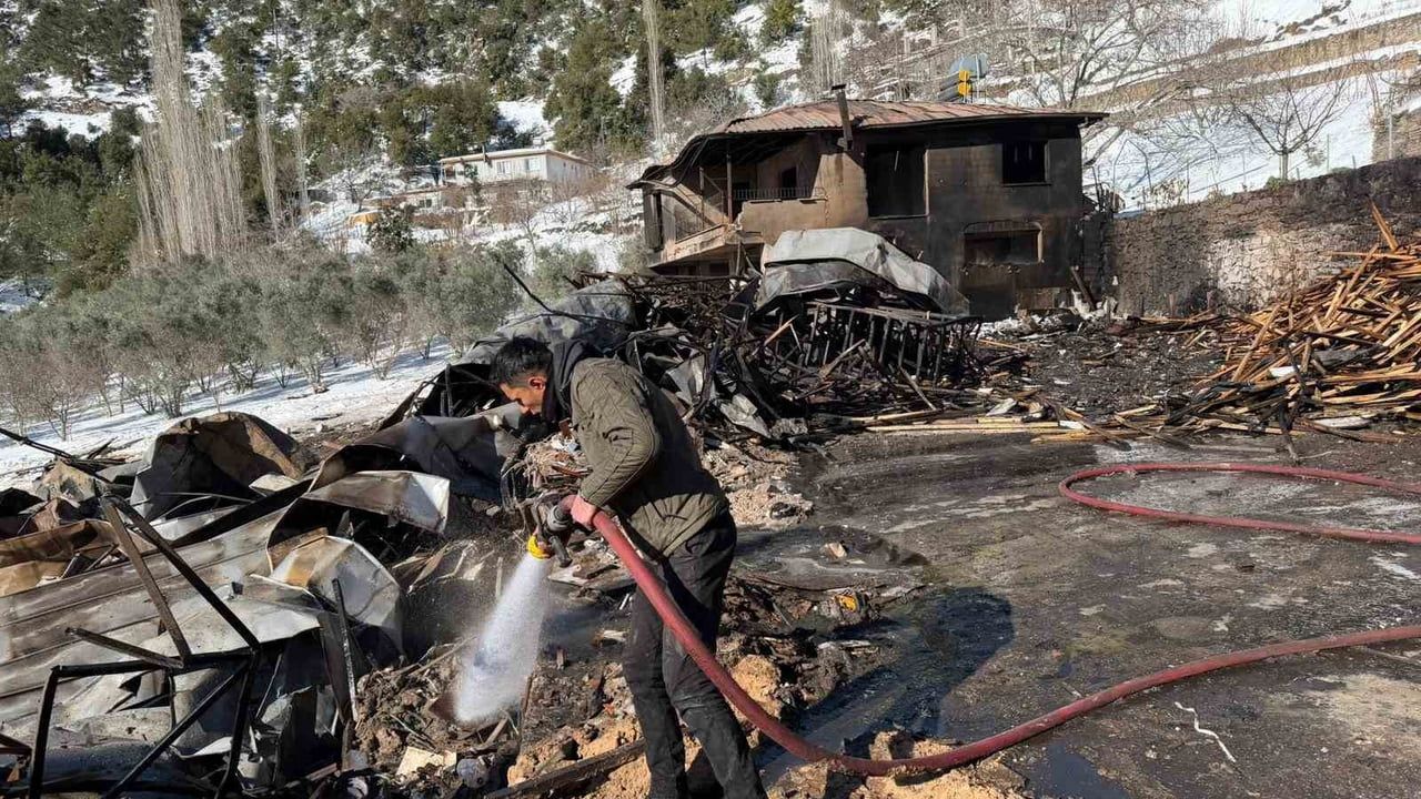 Osmaniye Bahçe’de hızar atölyesi yangında kullanılamaz hale geldi