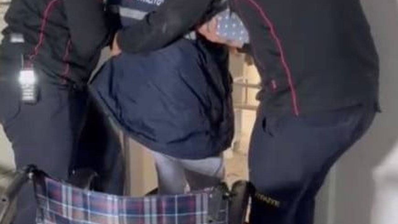 Osmaniye'de asansör arızası: İtfaiye, tekerlekli sandalyedeki kadını merdivenlerle evine taşıdı