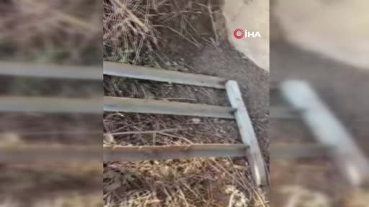 Osmaniye'de turp yüklü kamyon köprü korkuluklarını kırıp dereye devrildi