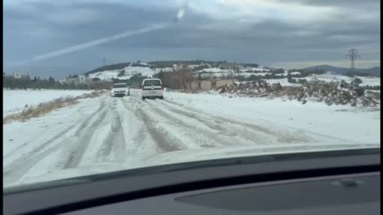 Osmaniye Düziçi'nde kar yağışı ulaşıma zorluk çıkardı