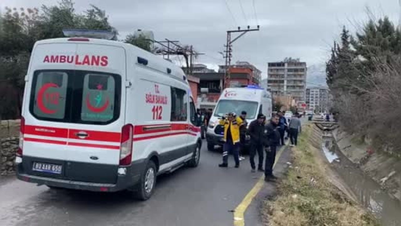 Osmaniye Düziçi'nde otomobil ile motosiklet çarpıştı: 2 yaralı