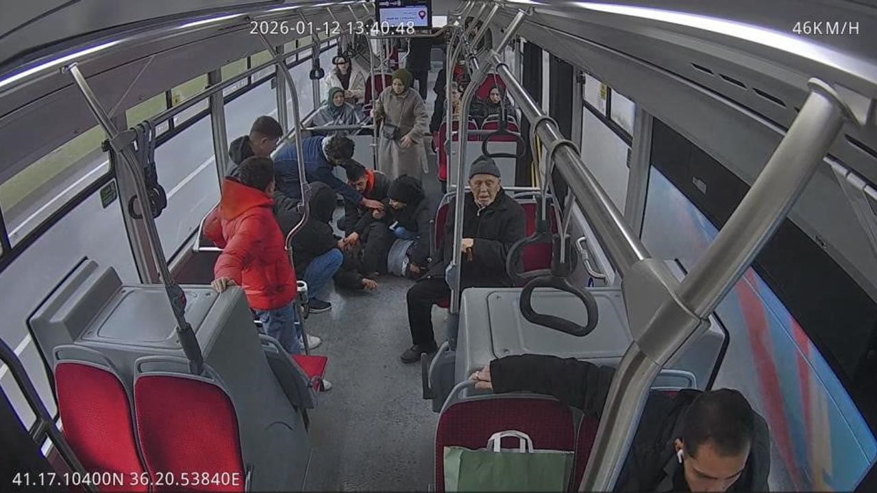 Otobüs şoförü, kalp krizi geçiren yolcuyu 55 APK 910 plakalı araçla hastaneye yetiştirdi