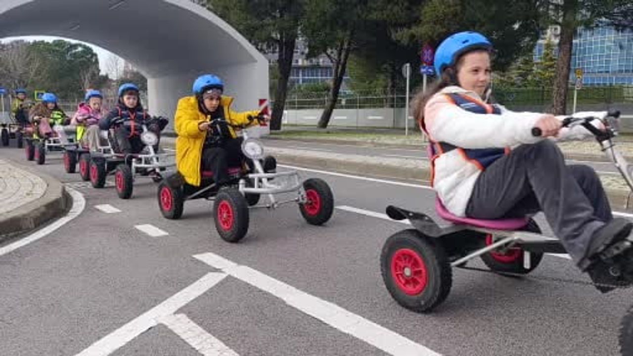 Oyak Renault’un ‘Güvenli Adımlar’ projesiyle çocuklara erken trafik bilinci