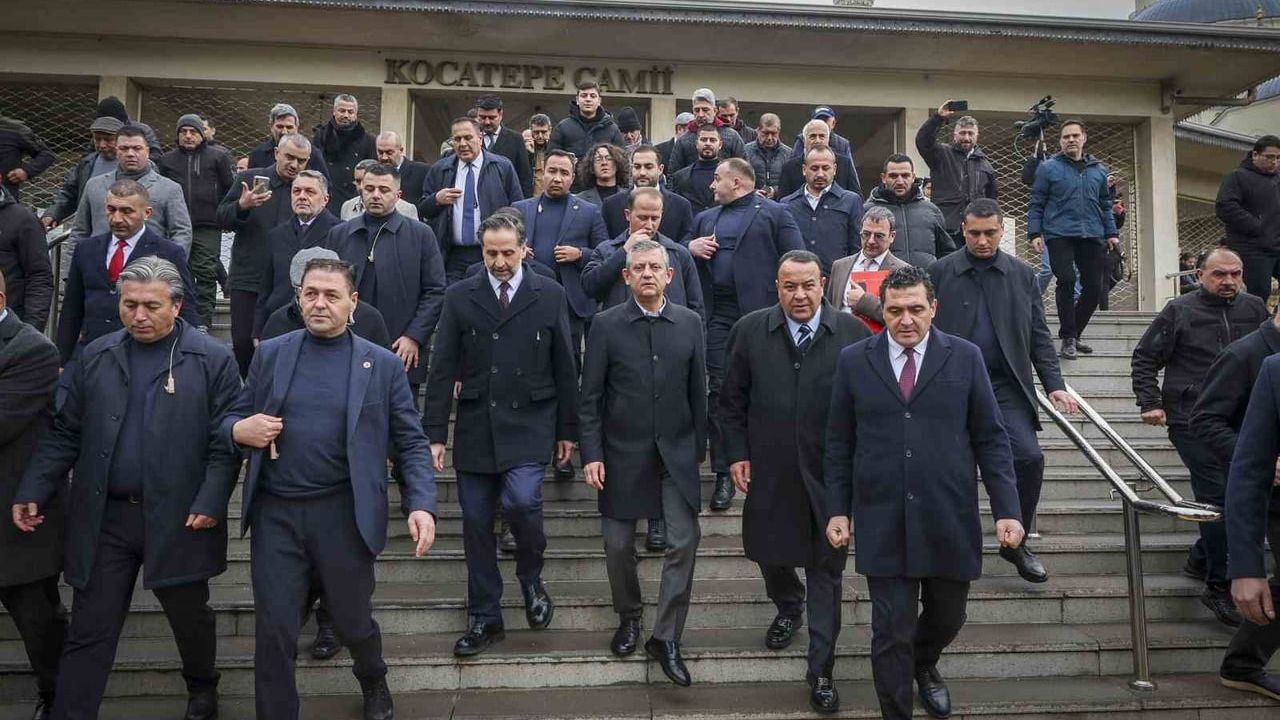 Özgür Özel: Emeklilerin Sesi Ülkenin Ana Gündemi Olmalı