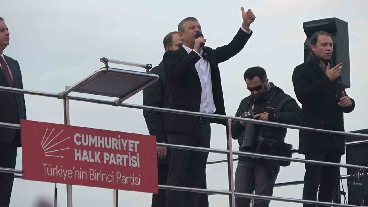 Özgür Özel Yalova mitinginde hak, adalet ve sandık vurgusu yaptı