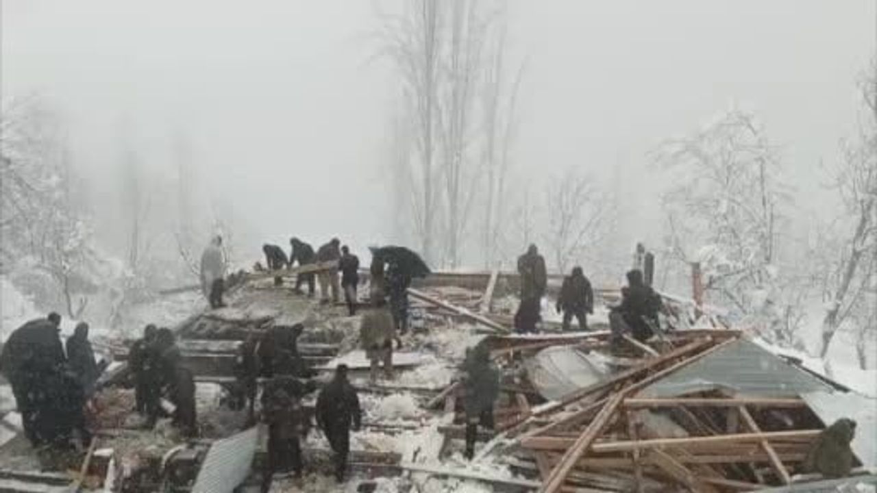 Pakistan’da şiddetli kar felaketi: 11 kişi yaşamını yitirdi