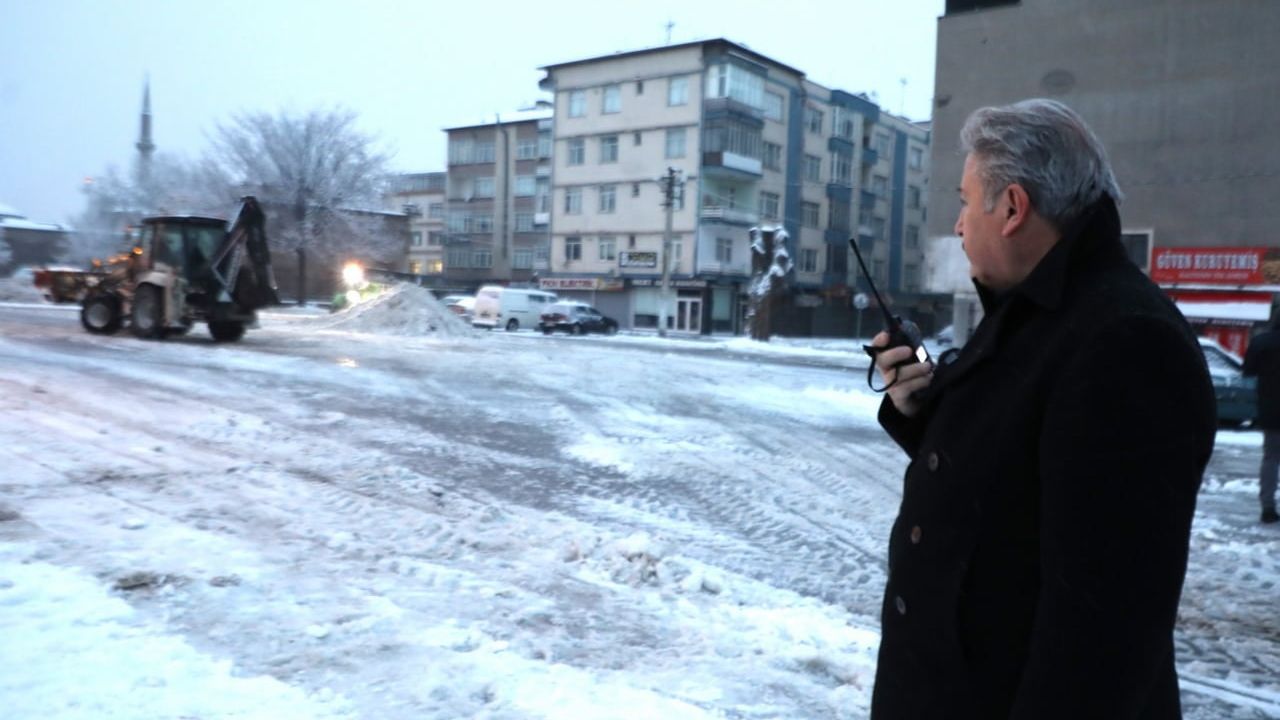 Palancıoğlu: Karla mücadelede sahada 3 vardiya, 100’ün üzerinde araç