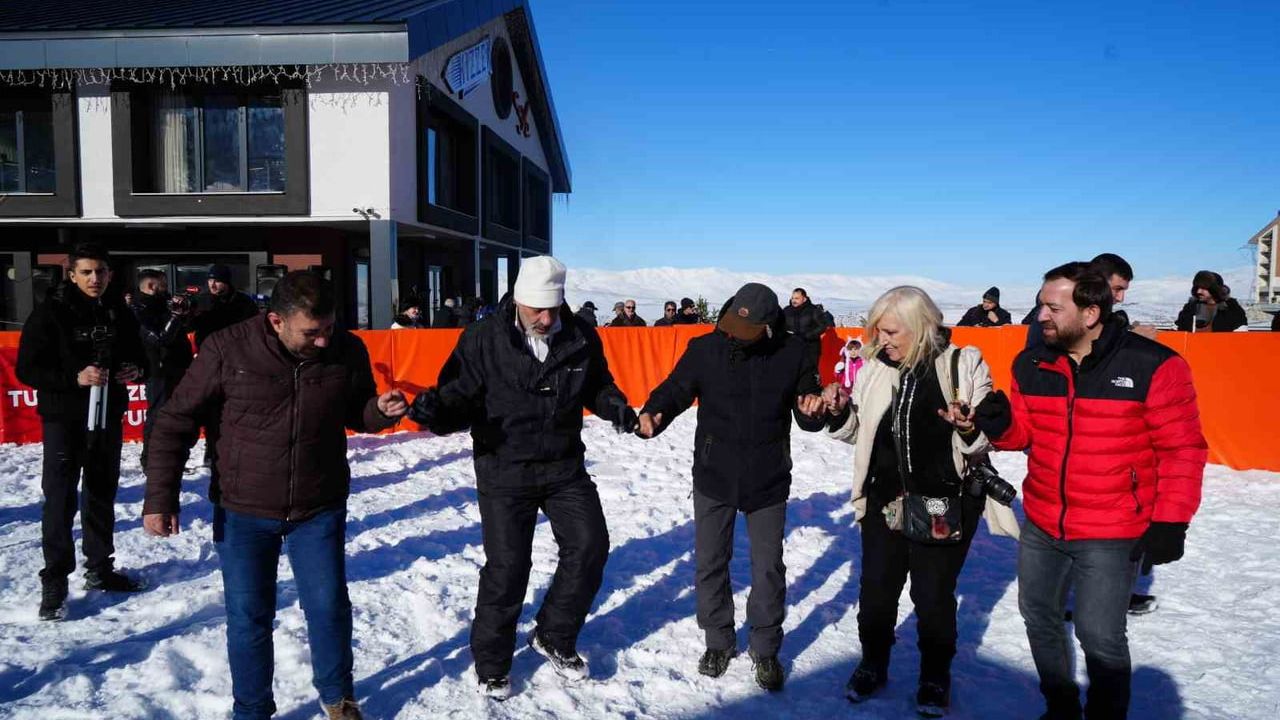 Palandöken'de Gazeteciler 10 Ocak'ı Zirvede Kutladı