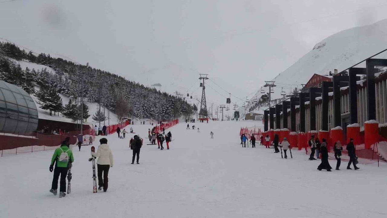 Palandöken Kayak Merkezi'nde Sömestir Hareketliliği