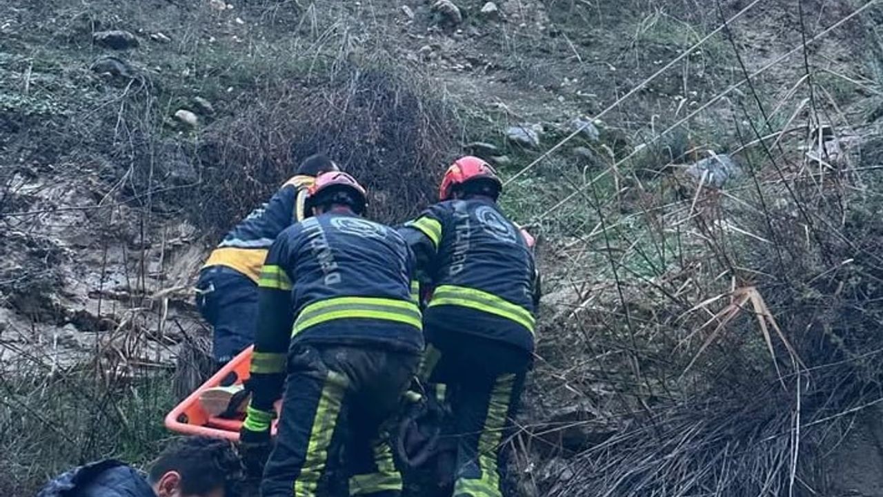 Pamukkale'de Uçuruma Yuvarlanan Otomobilde 2'si Çocuk 5 Kişi Yaralandı