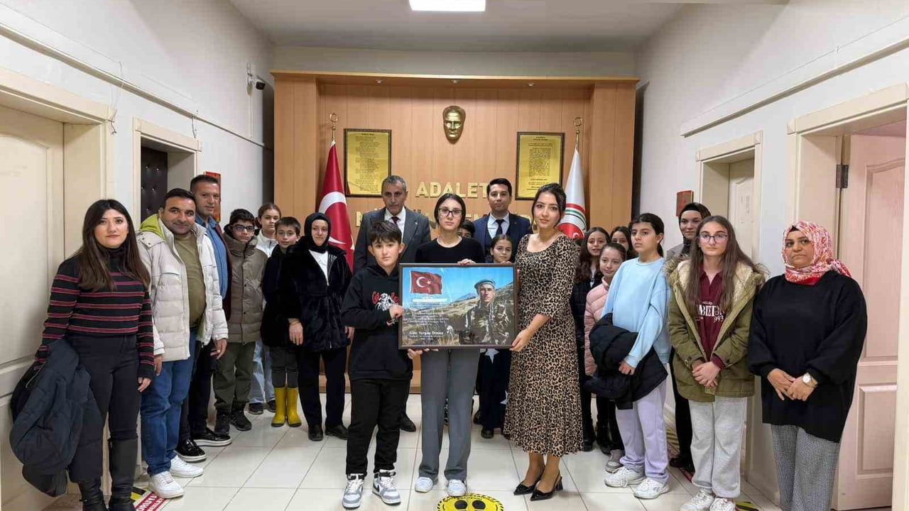 Pankreas kanserinden vefat eden gazinin fotoğrafı Kaynarca Adliyesi duvarında