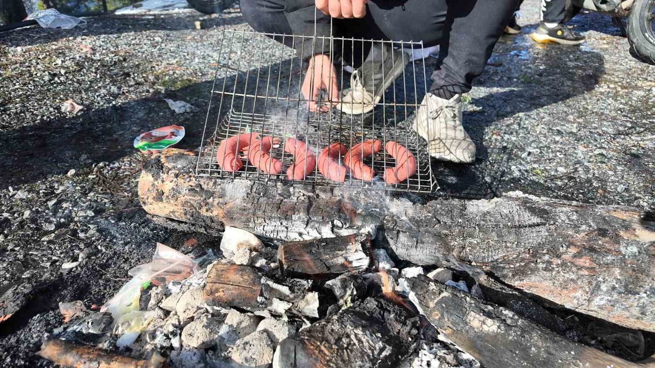 Paşa Yaylası'nda beyaz keyif: bin 600 rakımlık yaylada kar coşkusu