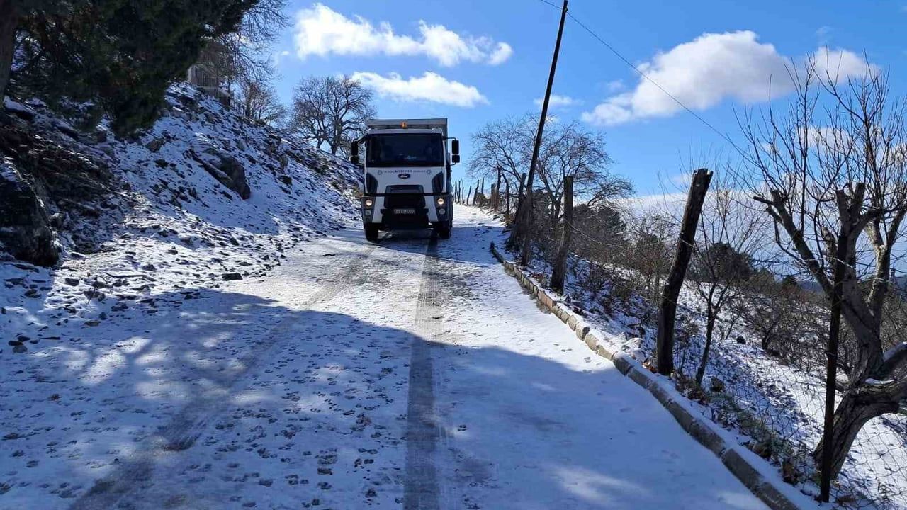 Paşa Yaylası yollarında tuzlama: Aydın Büyükşehir’ten ulaşım güvenliği adımı