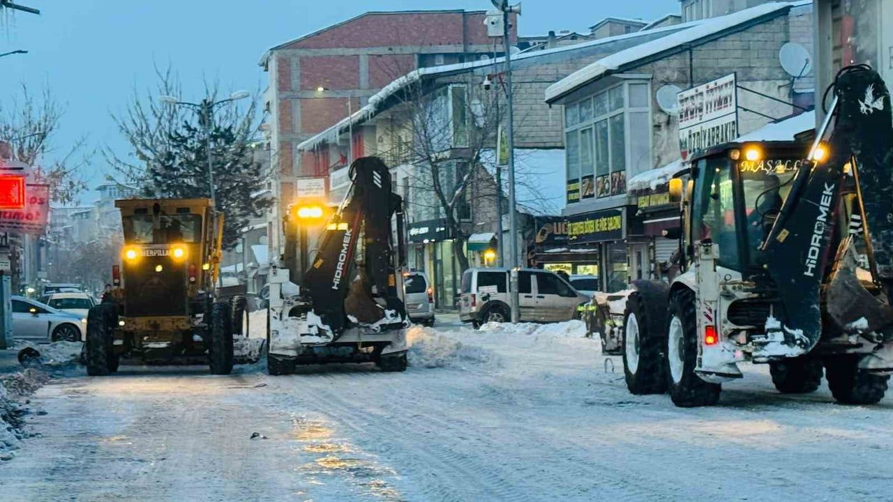 Patnos’ta karın dinmesiyle başlatılan kapsamlı temizlik seferberliği