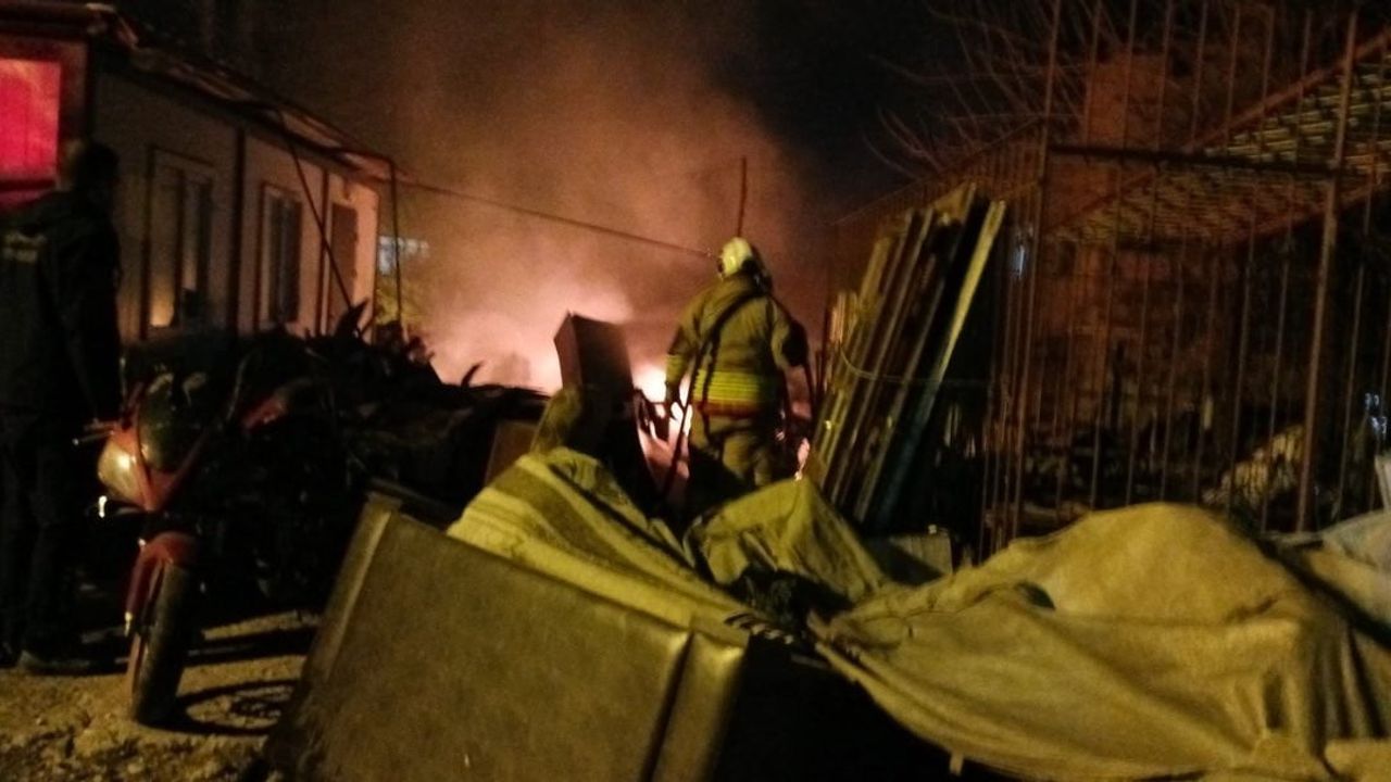 Payas'ta hurdalıkta çıkan yangın itfaiye tarafından söndürüldü