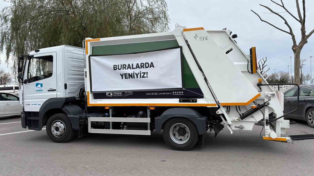 Pendik'te farkındalık mesajlı temizlik araçları sokakta