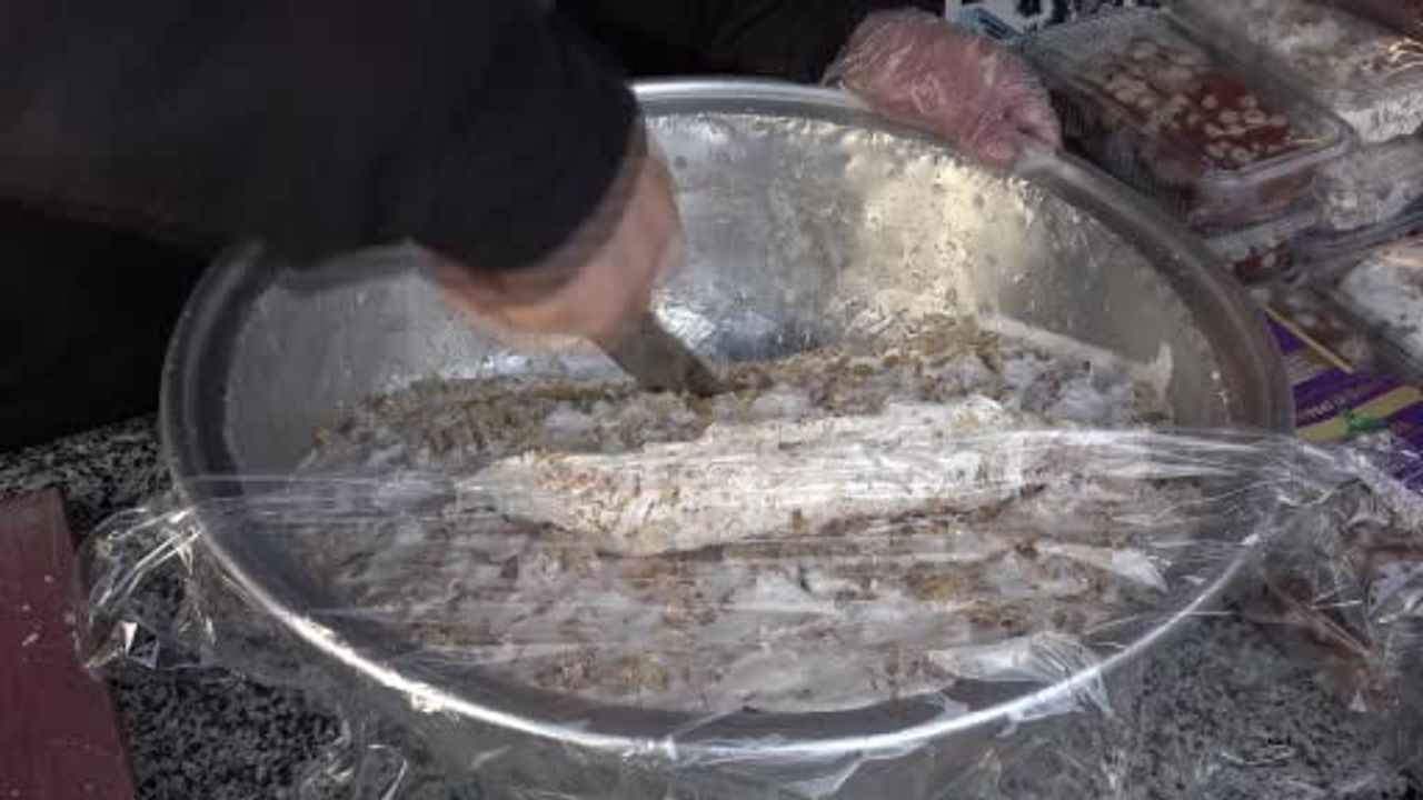 Perşembe Cevizli Helvası: Yapımı 3 Gün Sürüyor, Kışın Sıcak Tutuyor