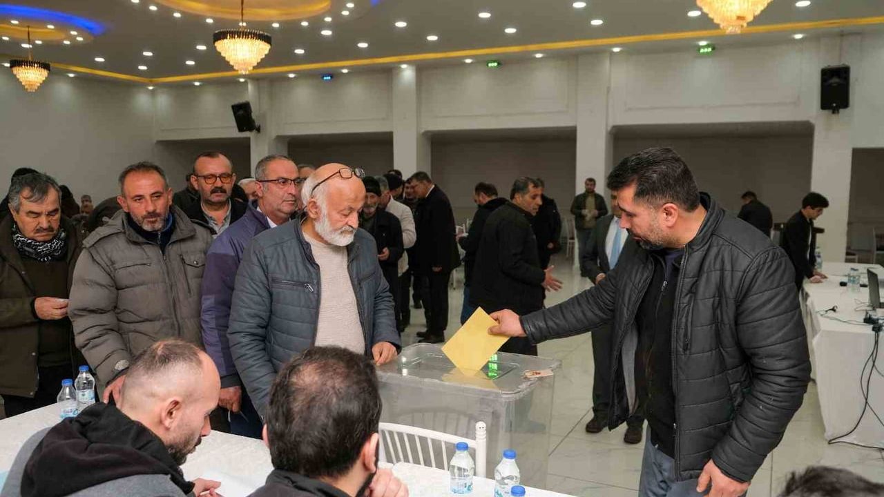 Pınarbaşı Esnaf Odası’nda Bünyamin Bedir yeniden başkan seçildi