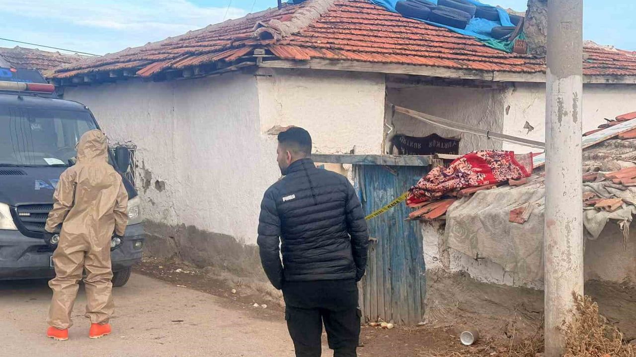 Polatlı’da boya katkı maddesi şüphesi: 3 işçi ve 1 bebek ağır