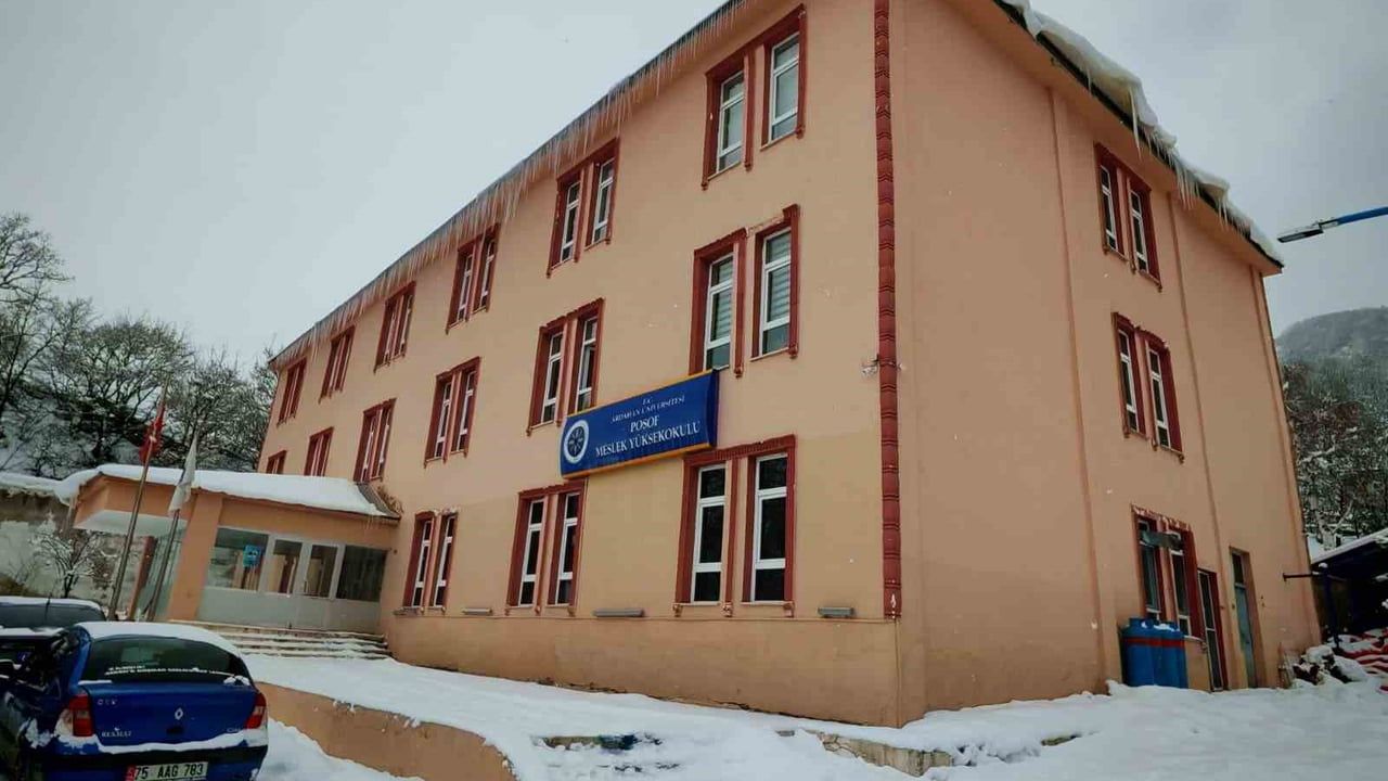 Posof Meslek Yüksekokulu'na Posoflu müdür atandı: Temel İbrahim Oğuzhan Gökgöz