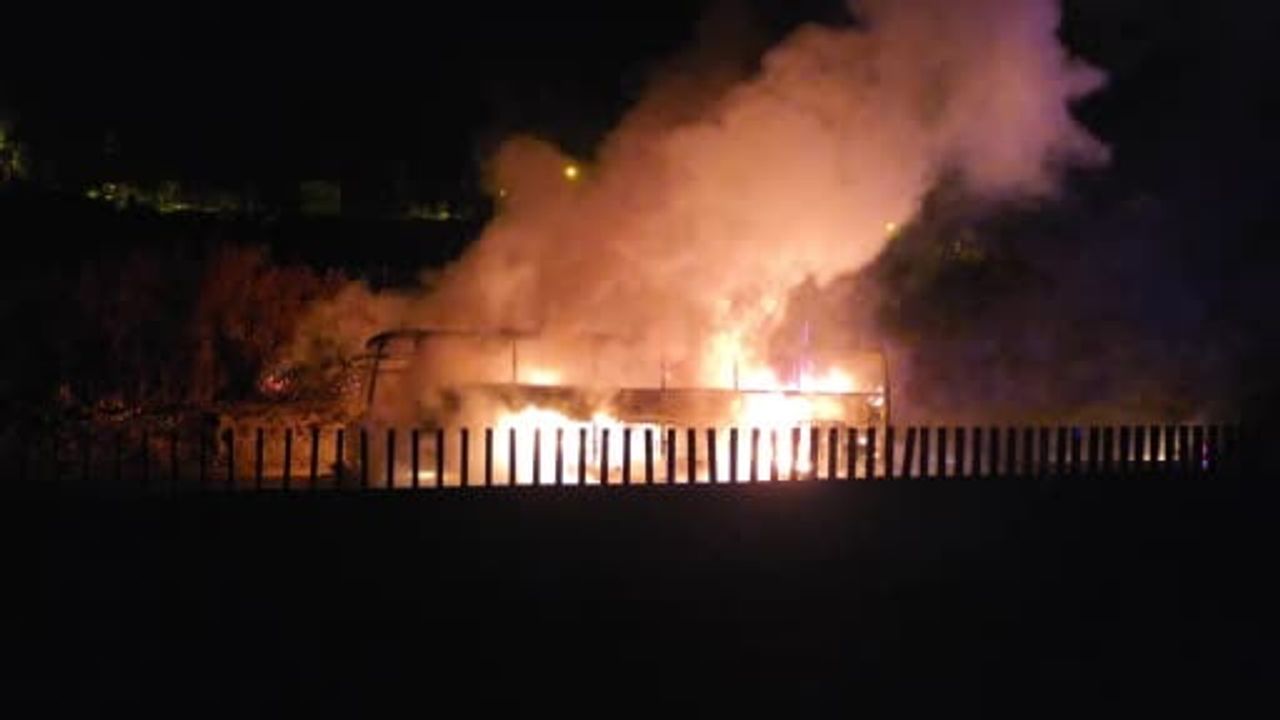 Pozantı'da 39 yolculu otobüs alev aldı; kullanılamaz hale geldi