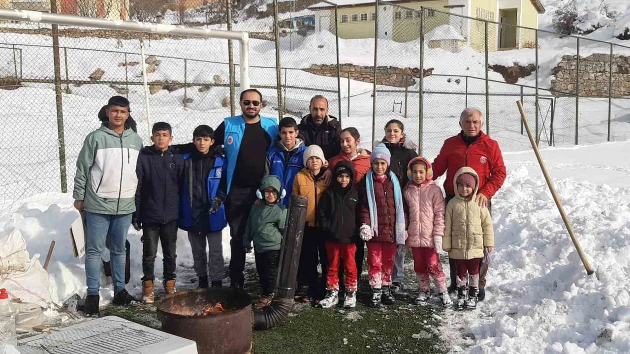 Pütürge'de Kış Kulübü: Poşetlerle Kayıp Sucuk Mangala Doydular