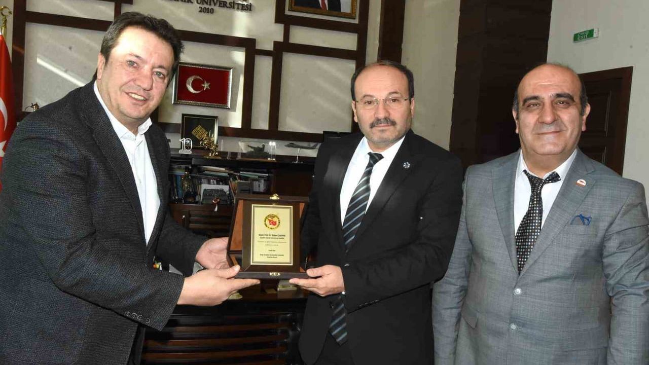 Rektör Prof. Dr. Bülent Çakmak, DAGC ve DGF yönetimini kabul etti