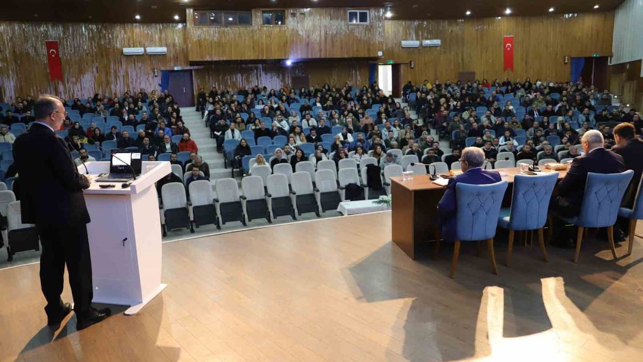 Rektör Prof. Dr. Fahrettin Göktaş akademik kadroyla değerlendirme toplantısı yaptı