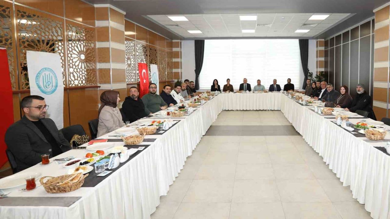 Rektör Prof. Dr. Necmettin Elmastaş Gazetecileri Ağırladı