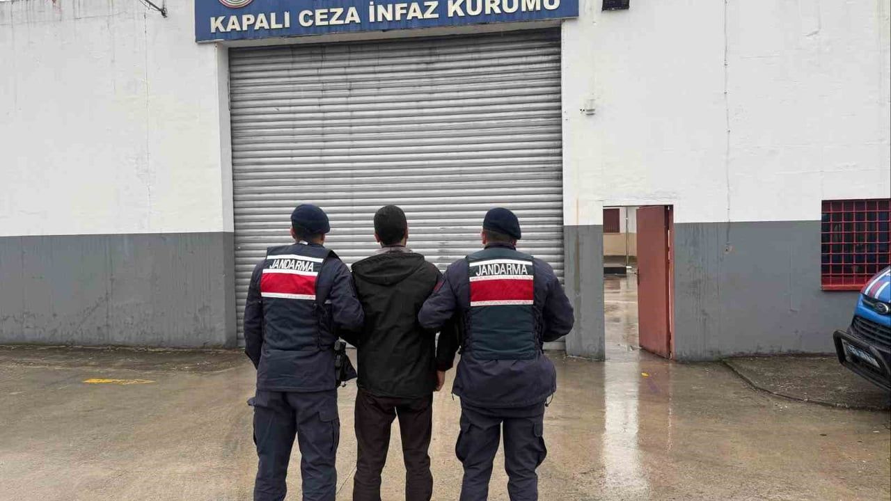 Rize'de 2 ayrı operasyonda aranan 2 kişi yakalandı ve cezaevine gönderildi