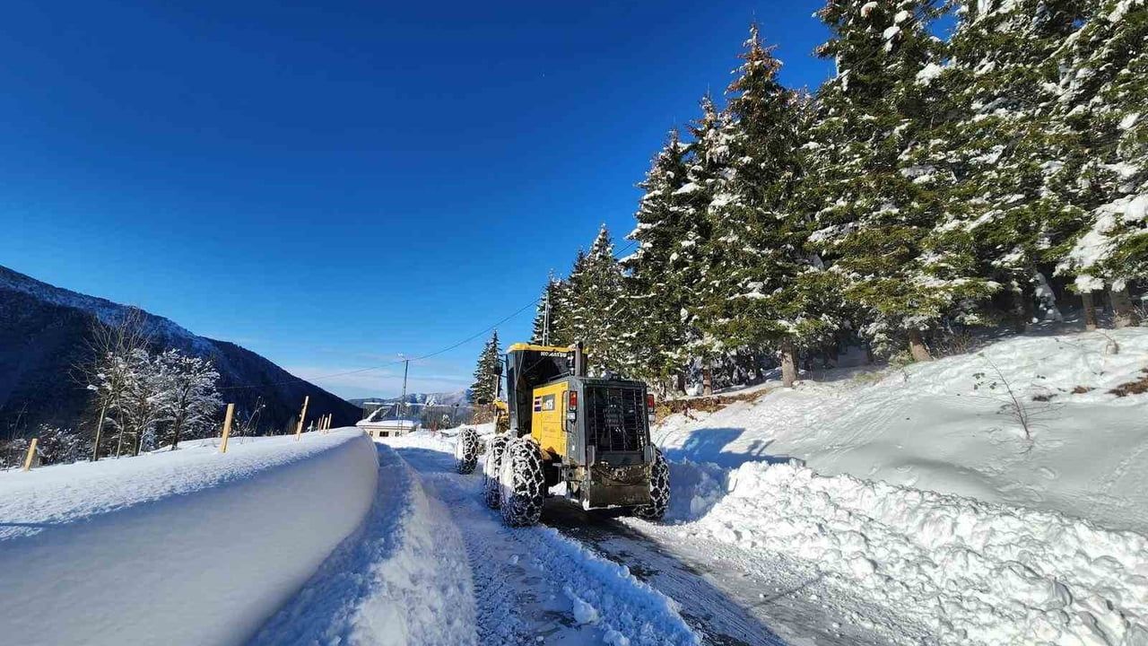 Rize'de 206 köy yolu kar nedeniyle ulaşıma kapandı