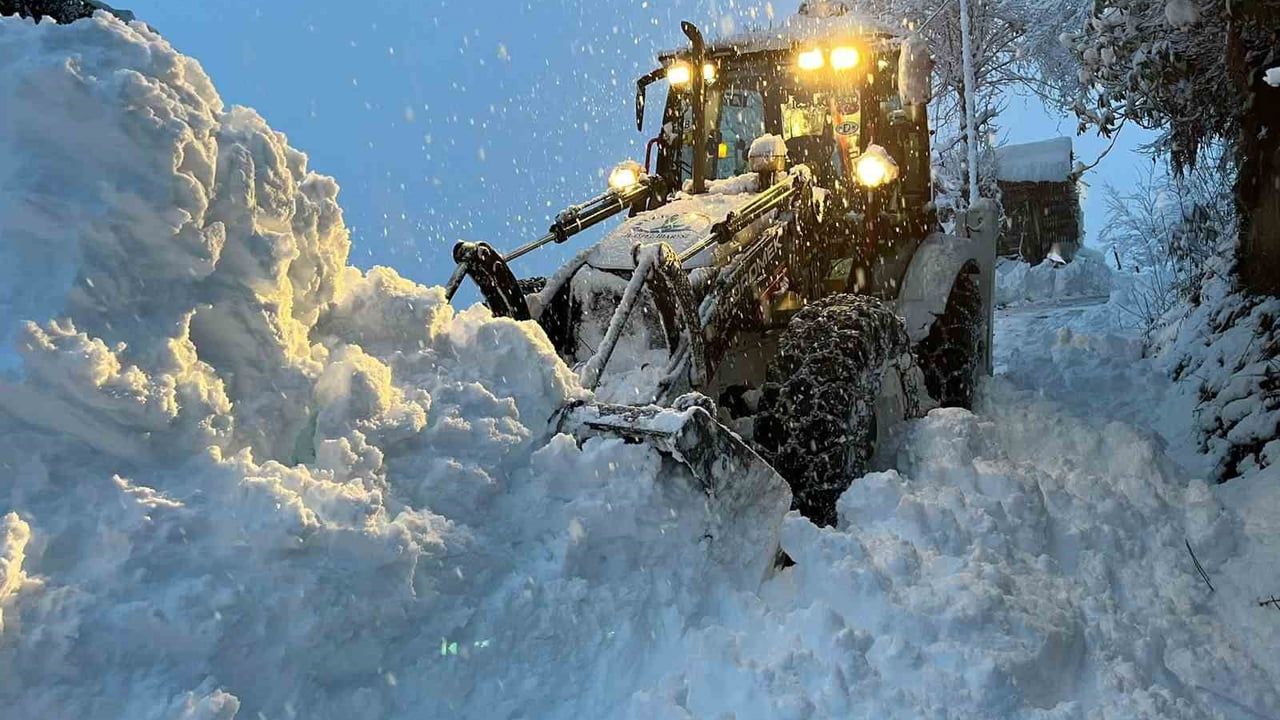 Rize'de 63 köy yolu kar nedeniyle ulaşıma kapandı