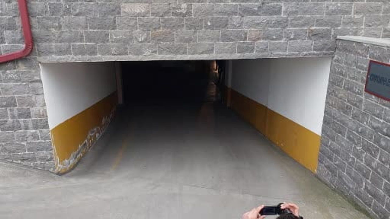 Rize'de araçta bıçaklanan eski başkan yardımcısı yaşamını yitirdi; şüpheli adliyeye sevk edildi