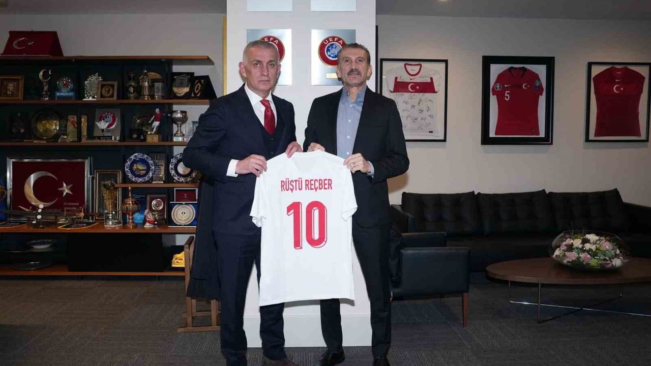 Rüştü Reçber'den TFF Başkanı Hacıosmanoğlu'na ziyaret ve forma takdimi