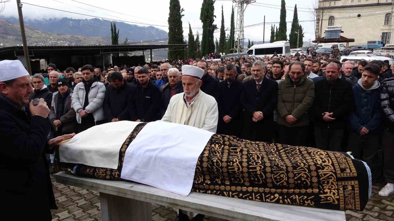 Saç ekimi için gittiği klinikte fenalaşan güvenlik görevlisi hayatını kaybetti