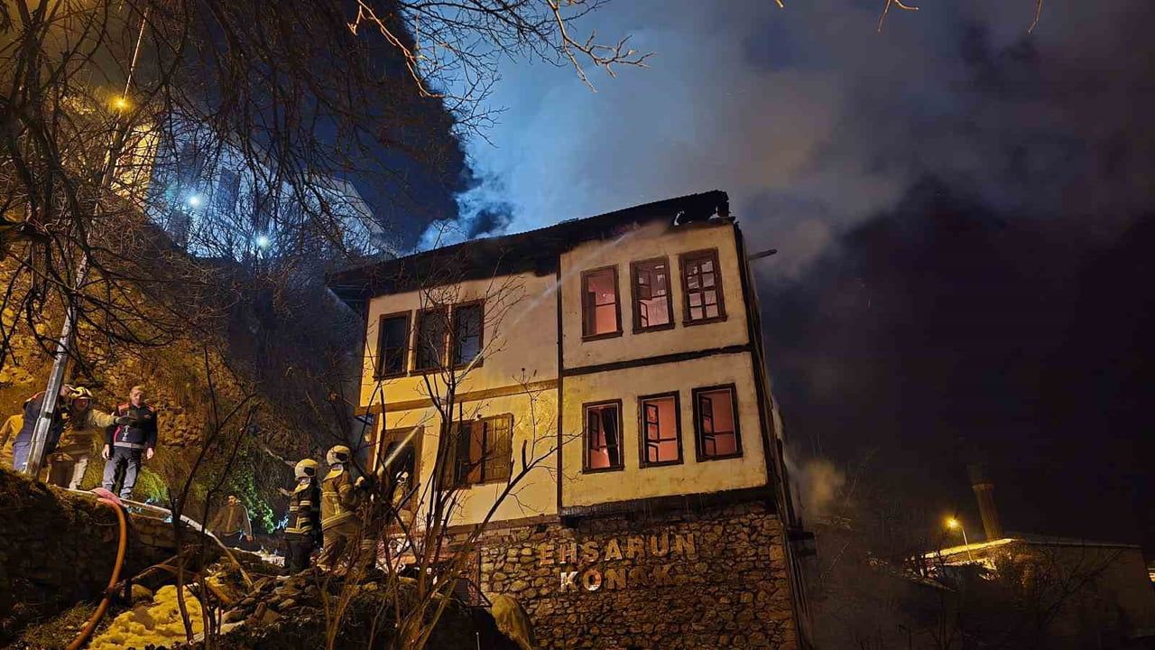 Safranbolu’da yaklaşık 200 yıllık konak yangında kullanılamaz hale geldi