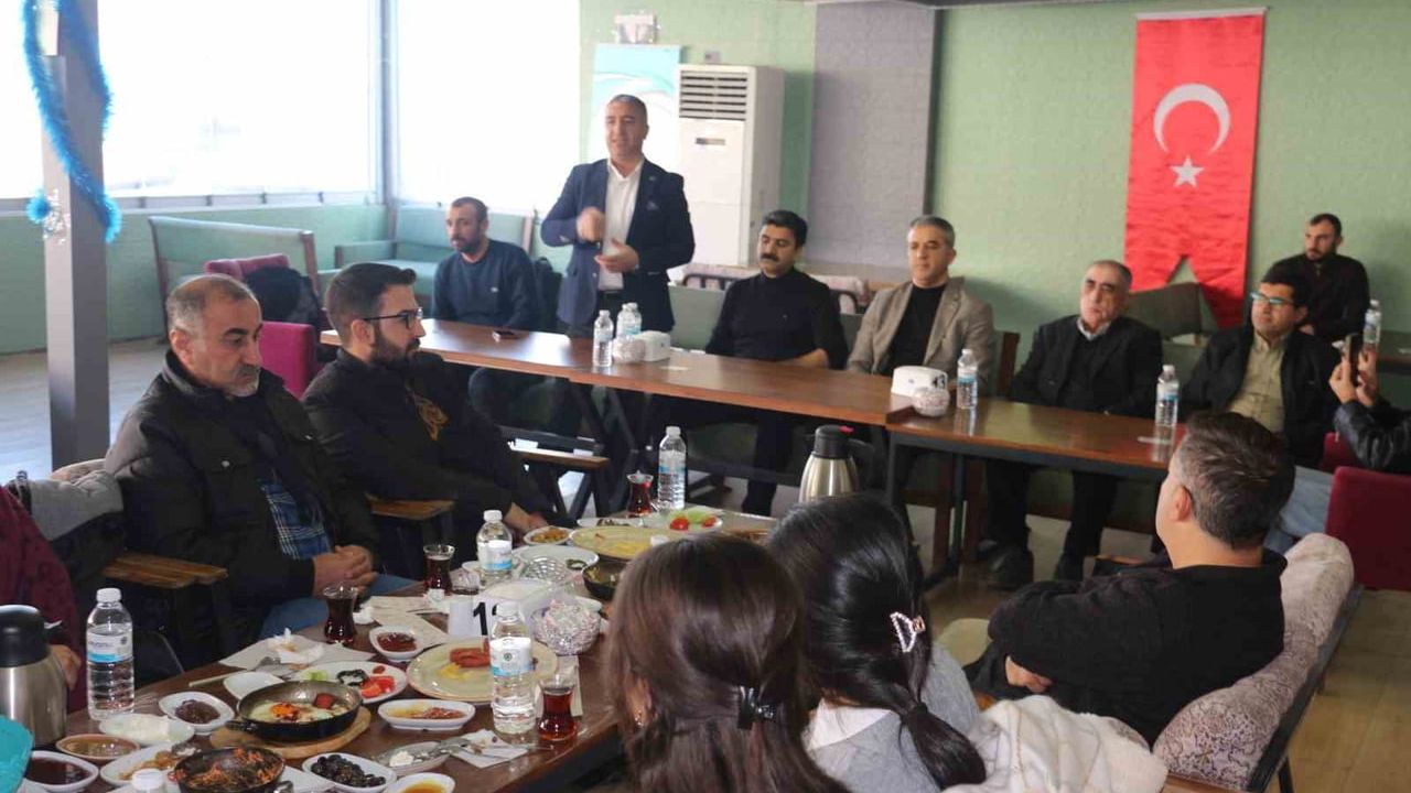 Sağlık-Sen İdil'de Üyeleriyle Kahvaltıda Buluştu