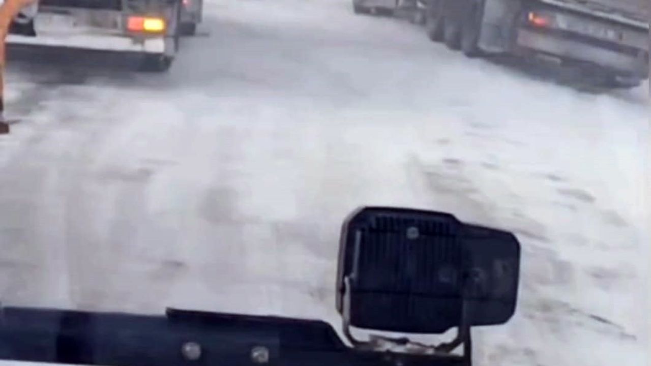 Sahara Geçidi'nde kar ve çığ riski nedeniyle ulaşım durdu